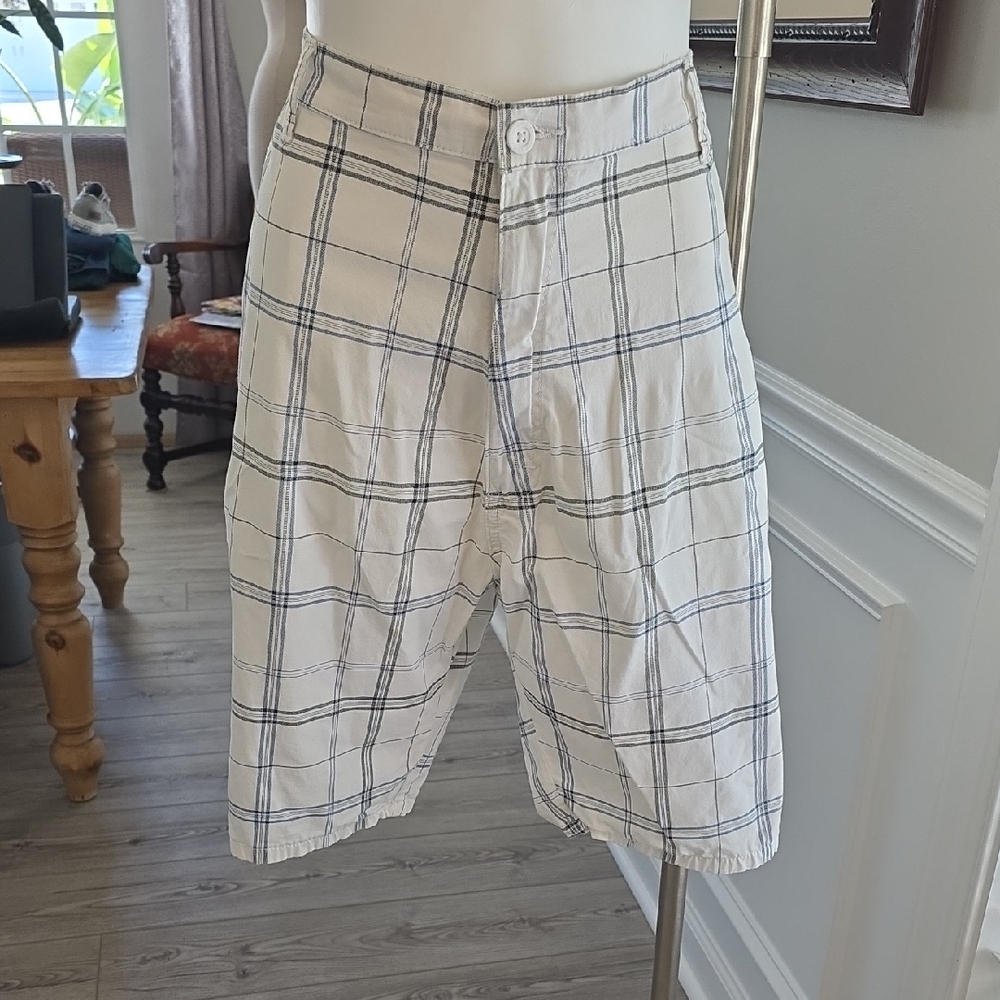 Wrangler Men's Checkered Shorts in White and Blue